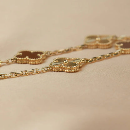 [Luna Brilliance] CLOVER 5 MOTIF RED CORNELIAN BRACELET COLLECTION