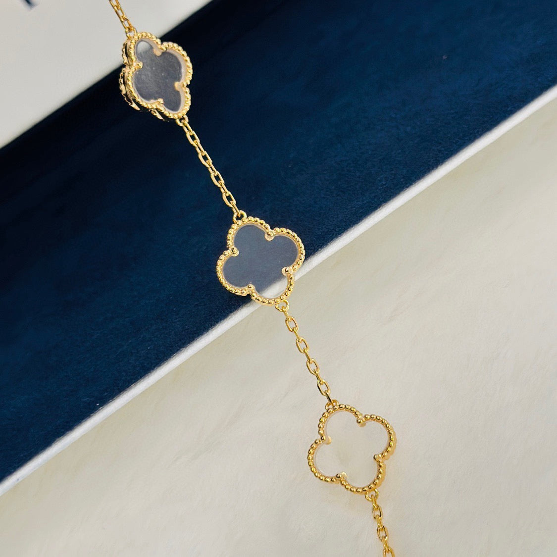 [Lunabriance]CLOVER 5 MOTIF ROCK CRYSTAL PINK GOLD BRACELET